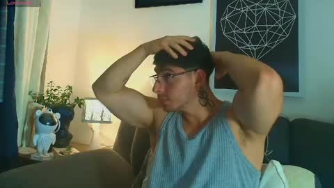 Snapshot of thomylov chatting on 04.17.26 thomylov online show from 04.17.26