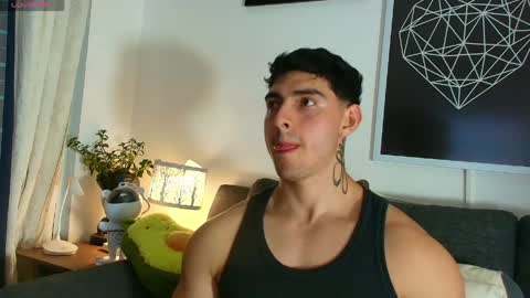 Snapshot of thomylov chatting on 05.30.26 thomylov online show from 05.30.26