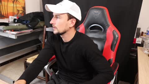 Snapshot of thony_grey chatting on 12.01.24 Thony Grey online show from 12.01.24