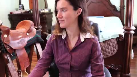 Snapshot of thornbury_rose chatting on 02.19.25 ThornburyRose online show from 02.19.25