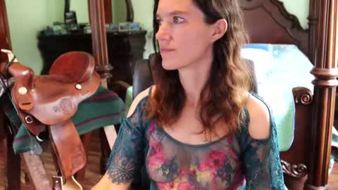 Snapshot of thornbury_rose chatting on 09.25.25 ThornburyRose online show from 09.25.25