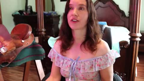 Snapshot of thornbury_rose chatting on 02.28.26 ThornburyRose online show from 02.28.26