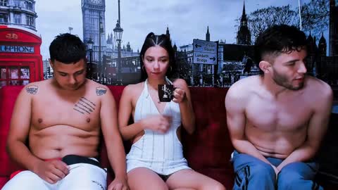 Snapshot of threesome_sexy chatting on 01.31.25 BRITHANY BRYAN ALEX online show from 01.31.25