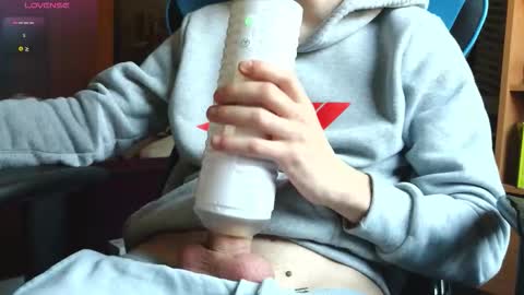 Snapshot of threshemmet chatting on 02.26.26 threshemmet online show from 02.26.26