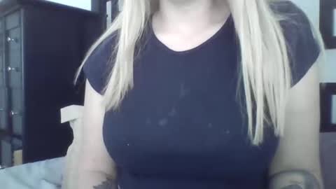 Snapshot of thrillho89 chatting on 05.17.26 thrillho89 online show from 05.17.26