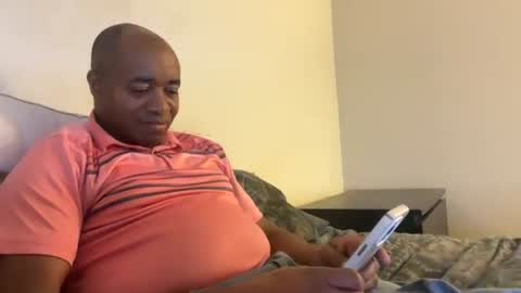 Snapshot of throbbingxxx chatting on 11.05.25 austin xzandros online show from 11.05.25