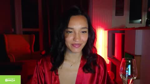 tia_j online show from 10.04.25