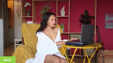 Snapshot of tia_j chatting on 11.10.25 tia_j online show from 11.10.25