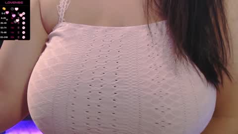 Snapshot of tiabellaxxx chatting on 02.13.25 Tia Bella online show from 02.13.25