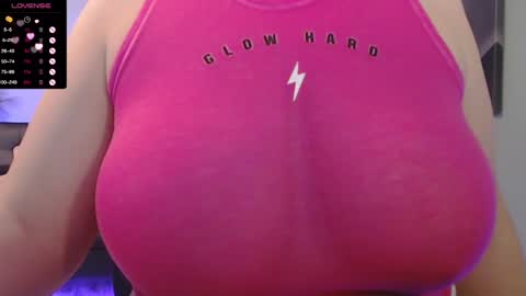 Snapshot of tiabellaxxx chatting on 03.06.25 Tia Bella online show from 03.06.25