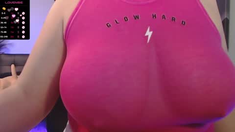 Snapshot of tiabellaxxx chatting on 03.06.25 Tia Bella online show from 03.06.25