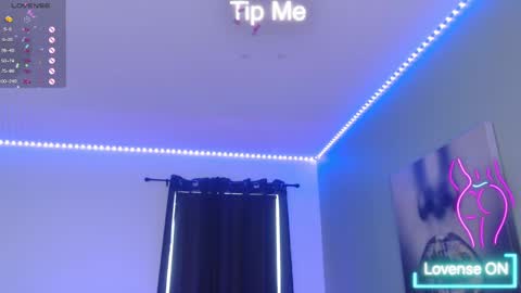 Snapshot of tiabellaxxx chatting on 09.18.25 Tia Bella online show from 09.18.25