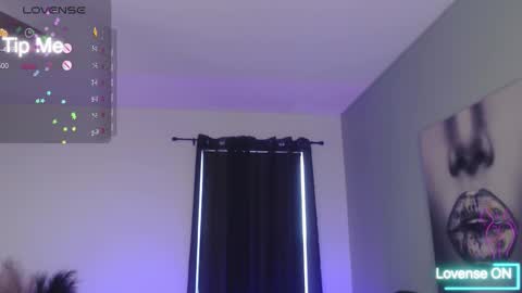 Snapshot of tiabellaxxx chatting on 10.26.25 Tia Bella online show from 10.26.25