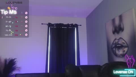 Snapshot of tiabellaxxx chatting on 11.09.25 Tia Bella online show from 11.09.25