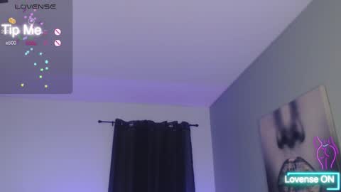 Snapshot of tiabellaxxx chatting on 11.26.25 Tia Bella online show from 11.26.25