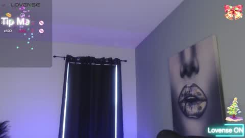 Snapshot of tiabellaxxx chatting on 12.14.25 Tia Bella online show from 12.14.25