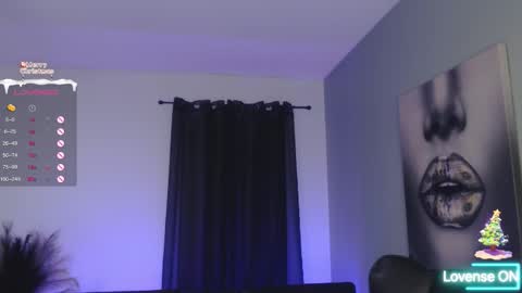 Snapshot of tiabellaxxx chatting on 12.21.25 Tia Bella online show from 12.21.25