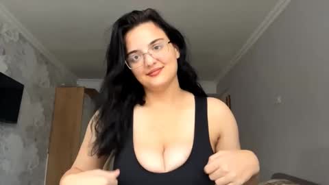 Snapshot of tiameakin chatting on 11.08.25 Mary online show from 11.08.25