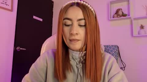 Snapshot of tiarha_ chatting on 11.08.25 Tiarha online show from 11.08.25