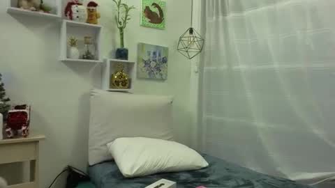 Snapshot of tiarha_ chatting on 11.18.25 Tiarha online show from 11.18.25