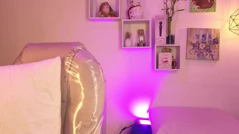 Snapshot of tiarha_ chatting on 11.28.25 Tiarha online show from 11.28.25