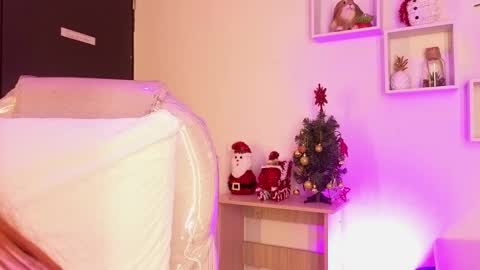 Snapshot of tiarha_ chatting on 12.02.25 Tiarha online show from 12.02.25