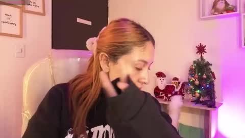 Snapshot of tiarha_ chatting on 12.05.25 Tiarha online show from 12.05.25