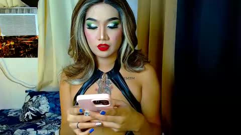 tiarrafoxs online show from 01.05.25