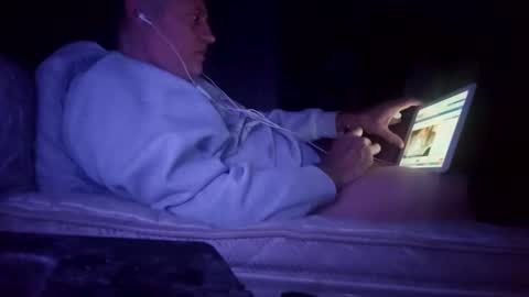 tibennn74999 online show from 01.04.25