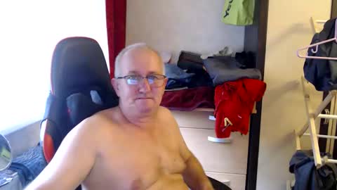 tibort71 online show from 10.10.25