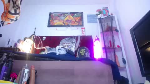 Tifanny Nails  online show from 10.29.25