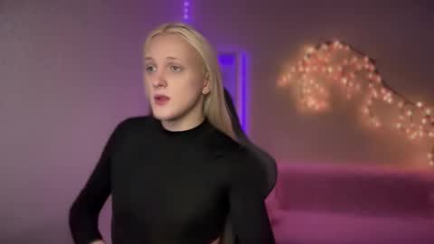 Snapshot of tiffany2005 chatting on 10.30.25 Amira online show from 10.30.25