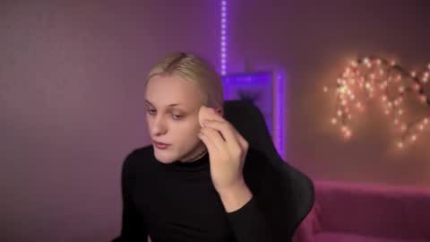 Snapshot of tiffany2005 chatting on 11.03.25 Amira online show from 11.03.25