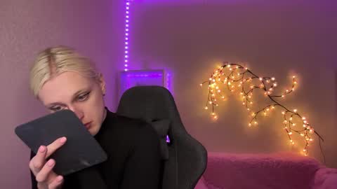 Snapshot of tiffany2005 chatting on 11.06.25 Amira online show from 11.06.25