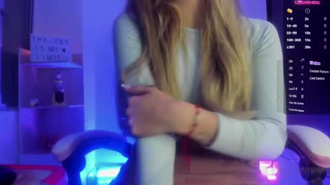 Snapshot of tiffany_bela chatting on 01.25.25 Tiffany Bela online show from 01.25.25