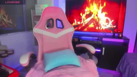 Snapshot of tiffany_bela chatting on 02.19.25 Tiffany Bela online show from 02.19.25