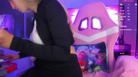 Snapshot of tiffany_bela chatting on 02.22.25 Tiffany Bela online show from 02.22.25