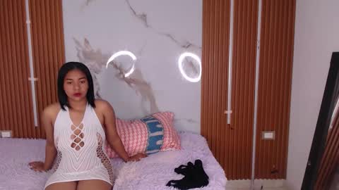STEFANNY WELL online show from 10.17.25