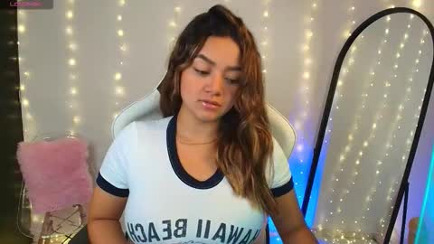 Snapshot of tiffany_lopez22 chatting on 09.22.25 Tiffany Lopez online show from 09.22.25