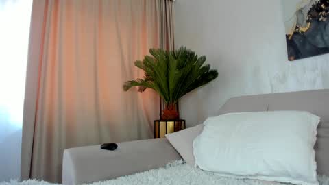 Snapshot of tiffanyhouston_ chatting on 12.14.24 Tiffany Houston online show from 12.14.24