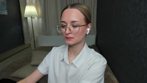 Snapshot of tiffanyhunt chatting on 01.15.25 Tiffany online show from 01.15.25