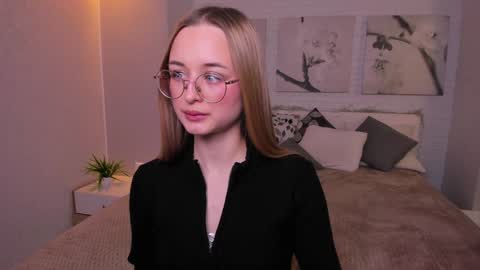Snapshot of tiffanyhunt chatting on 02.03.25 Tiffany online show from 02.03.25