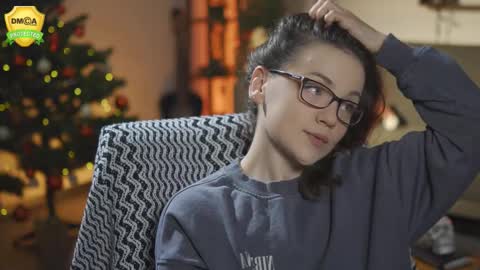 Snapshot of tiffanyriox chatting on 12.16.25 tiffanyriox online show from 12.16.25