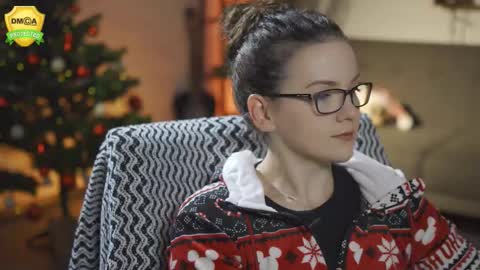 Snapshot of tiffanyriox chatting on 12.17.25 tiffanyriox online show from 12.17.25