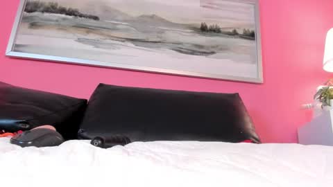 Stefany Suarez online show from 02.14.25