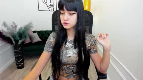 tiffanyyoun online show from 01.18.26