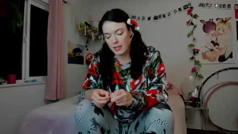 Snapshot of tiggerrosey chatting on 12.25.24   All my Links online show from 12.25.24