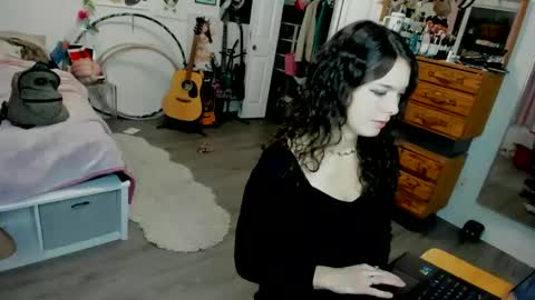 Snapshot of tiggerrosey chatting on 01.11.25   All my Links online show from 01.11.25