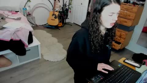 Snapshot of tiggerrosey chatting on 01.29.25   All my Links online show from 01.29.25