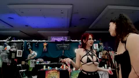 Snapshot of tiggerrosey chatting on 02.01.25   All my Links online show from 02.01.25